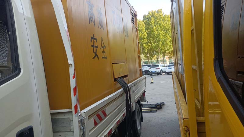 台前如何判断柴油发电机组和UPS电源的切换时间是否符合要求？