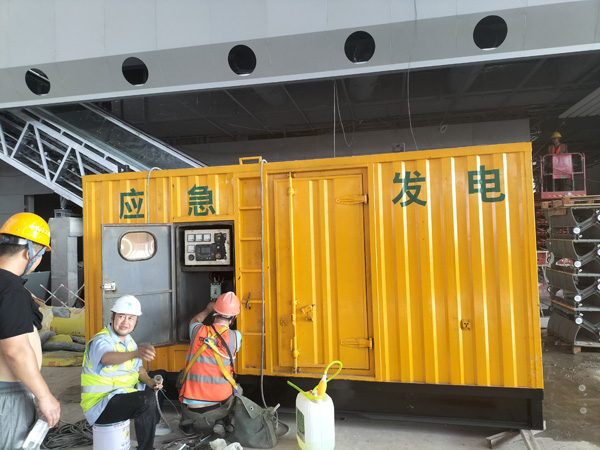 台前怎样判断空气滤清器是否需要更换？